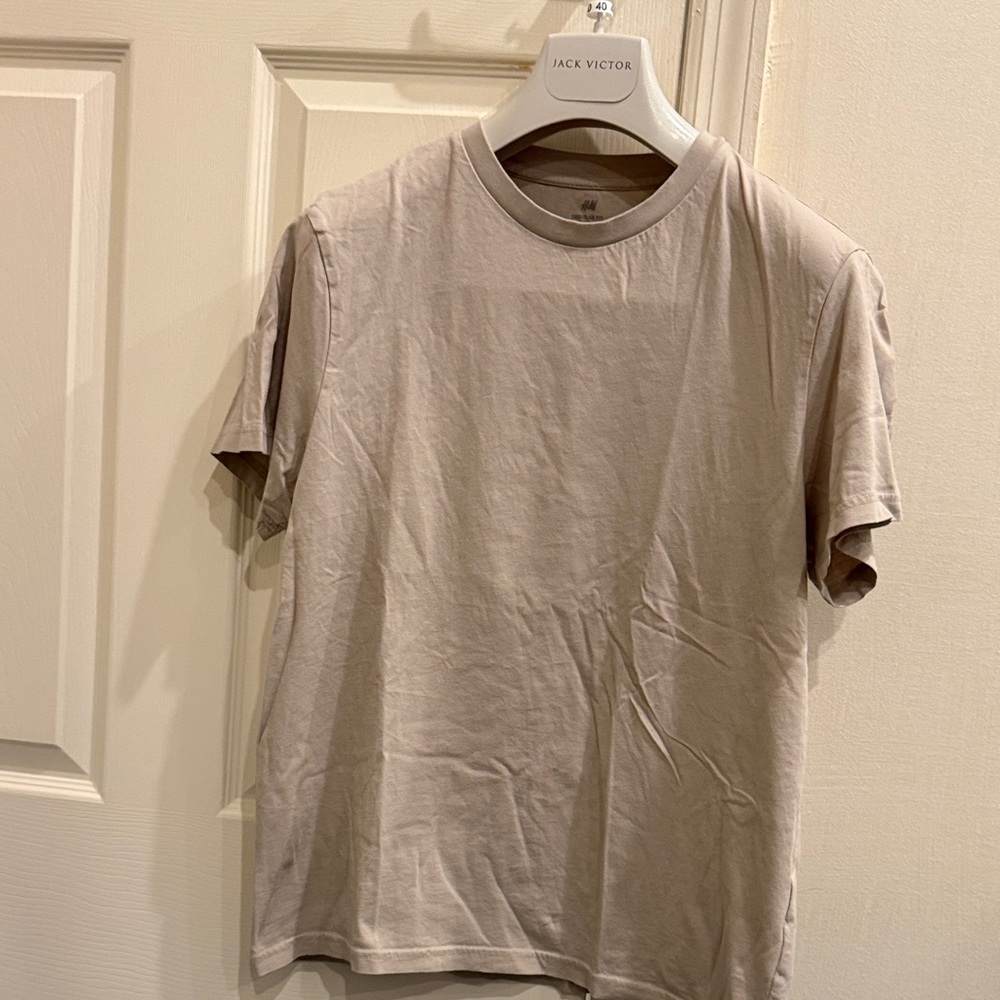 Men's Tan T-Shirt. Size medium